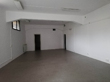 Foto Negozio a Campi Bisenzio San Donnino di 150 m² con 3 locali in affitto