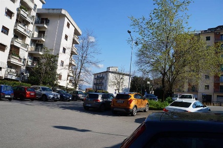 Foto Locale commerciale a Cosenza Stadio - Città 2000 di 117 m² in vendita