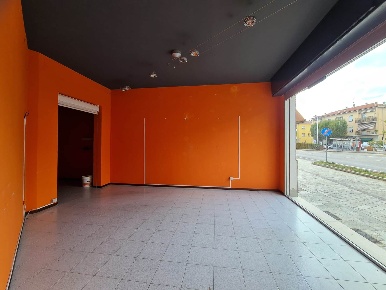 Foto Negozio a Collecchio di 42 m² con 2 locali in affitto