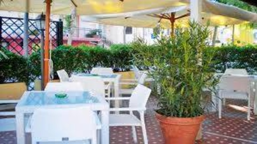 Foto Hotel a Rimini di 1200 m² con 33 locali in vendita