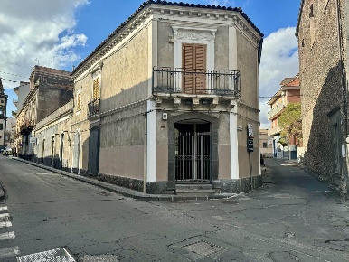 Foto Locale commerciale in Via Etnea 164, Mascalucia Centro di 85 m²