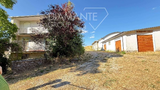 Foto Cessione attività a Gubbio Centro di 1401 m² con 11 locali in vendita