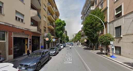 Foto Negozio in Via Cesare Battisti, Terni Centro di 330 m² con 2 locali