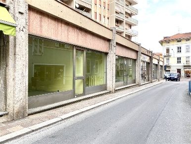Foto Negozio a Biella Centro Città, San Paolo di 118 m² con 3 locali