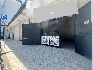 Foto Attività commerciale a Castel Volturno Pinetamare di 40 m² in affitto