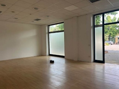 Foto Negozio in Piazza Marconi 0, San Giorgio Piacentino Centro di 70 m²