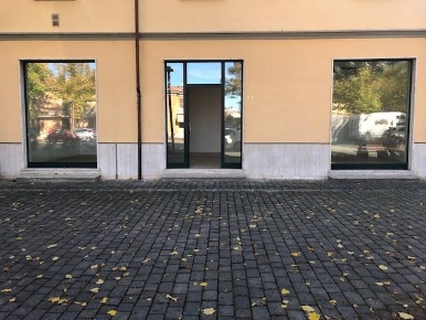 Foto Negozio in Piazza Marconi 0, San Giorgio Piacentino Centro di 70 m²