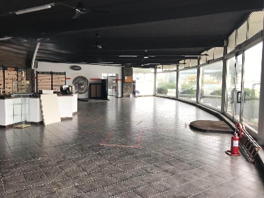 Foto Attività commerciale a Livorno Stagno di 460 m² con 1 locali