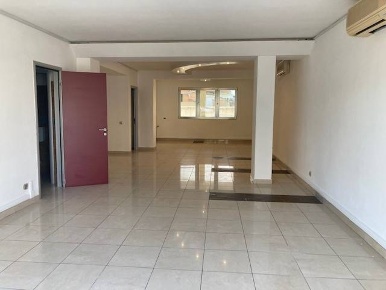 Foto Locale commerciale a Camaiore Lido di Camaiore di 80 m² con 1 locali