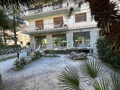 Foto Locale commerciale in Via Libertà   82, Palermo Libertà - Villabianca
