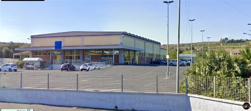 Foto Locale commerciale a Scordia di 1550 m² con 8 locali in vendita