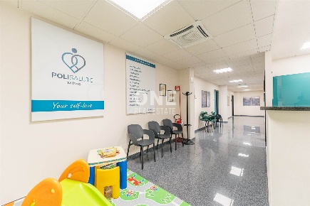 Foto Ufficio in via G.B. Grassi 15, Milano Vialba di 350 m² con 13 locali