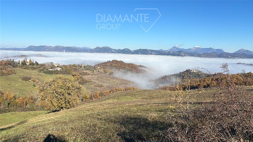 Foto Cessione attività a Gubbio Centro di 1345 m² con 15 locali in vendita