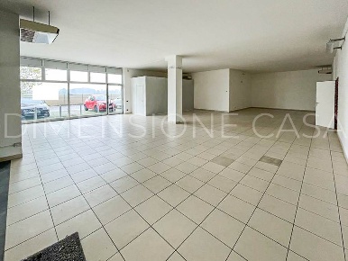 Foto Negozio a Carpi Migliarina, Budrione, Fossoli, San Marino di 185 m²
