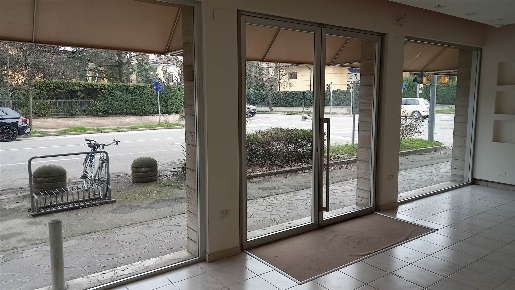 Foto Negozio in viale Moreali 192, Modena Sant'Agnese - Università di 40 m²