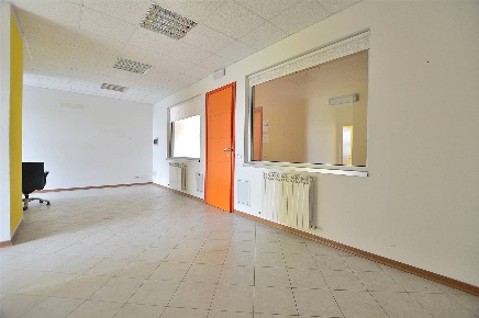 Foto Ufficio in Via Cassia Nord 145, Monteroni d'Arbia di 84 m² in vendita