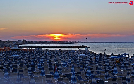 Foto Hotel a Rimini di 972 m² con 28 locali in vendita