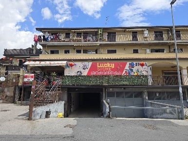 Foto Negozio in via ludovico pappalardo 5, Pedara Centro di 675 m²