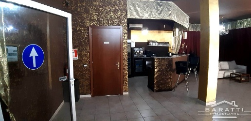 Foto Attività commerciale a Poggio Rusco Centro di 200 m² con 4 locali