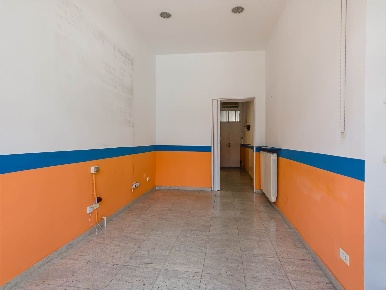 Foto Negozio in Corso Regina Margherita 24, Torino Vanchiglia di 46 m²