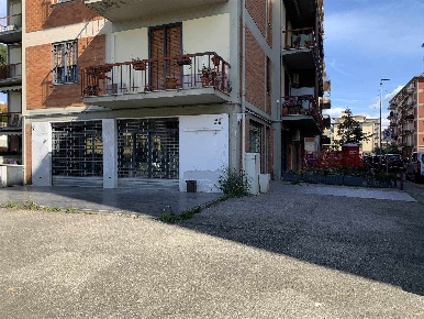 Foto Negozio a Campi Bisenzio Centro di 51 m² con 2 locali in affitto