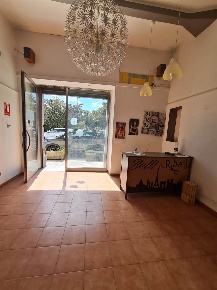 Foto Attività commerciale in Via Garibaldi, Messina Centro Storico di 60 m²