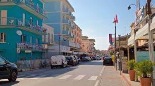 Foto Hotel a Rimini di 1300 m² con 37 locali in vendita