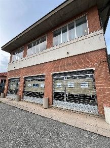 Foto Locale commerciale in Via Porro 229, Induno Olona di 225 m² in affitto