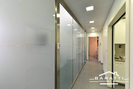 Foto Attività commerciale a Suzzara Centro di 200 m² con 3 locali