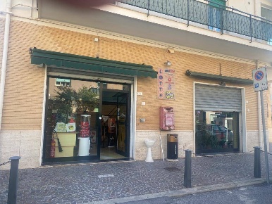 Foto Attività commerciale in VIA FILIPPO SIGNORE 79, Minturno Centro