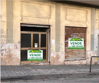 Foto Negozio a Salerno Centro di 53 m² con 1 locali in vendita