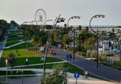Foto Hotel a Rimini di 1350 m² con 39 locali in vendita