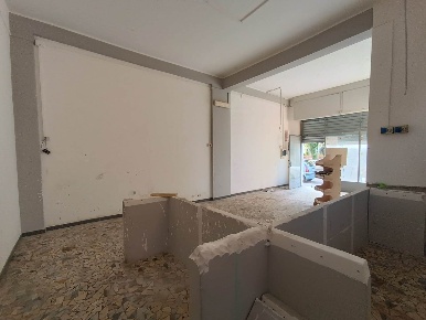 Foto Negozio in Via Tazzoli 31, Caserta Ospedale di 60 m² con 1 locali