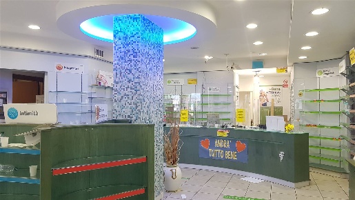 Foto Negozio a Roma Fonte Laurentina di 110 m² con 2 locali in vendita