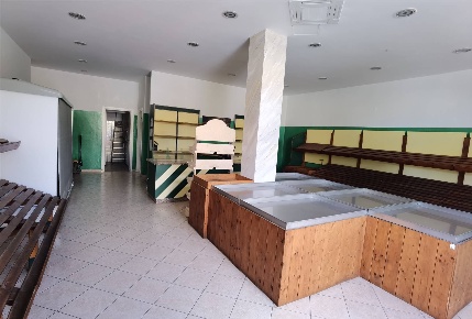 Foto Negozio in Via Marconi, Pegognaga Centro di 130 m² con 2 locali