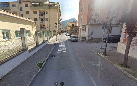 Foto Attività commerciale in via unità d'italia, Baronissi Centro di 50 m²