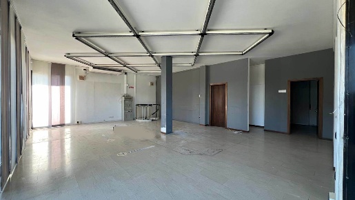 Foto Negozio a Solesino Centro di 120 m² con 4 locali in affitto