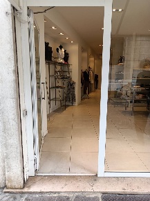 Foto Attività commerciale a Mantova di 70 m² con 1 locali in affitto
