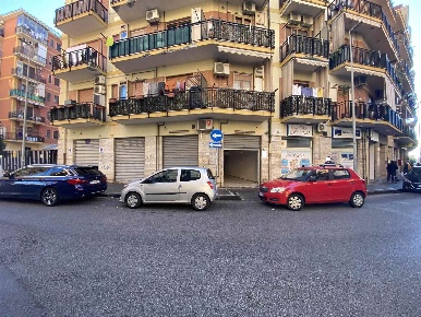 Foto Negozio a Salerno Mercatello - Mariconda di 47 m² con 1 locali