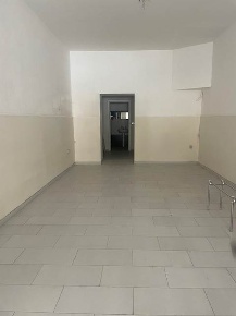Foto Attività commerciale in VIA RIVOCATI, Cosenza Centro Storico di 100 m²