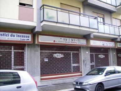 Foto Negozio in Via San Giovanni Bosco, Marsala Centro Urbano di 250 m²