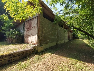 Foto Magazzino a Invorio di 230 m² con 2 locali in vendita