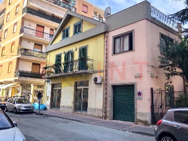 Foto Negozio in Via Marco Polo 126, Messina Minissale di 40 m² con 2 locali