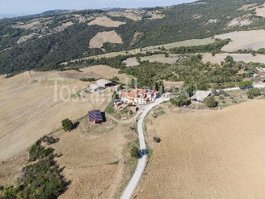 Foto Cessione attività a Castiglione d'Orcia Centro di 850 m² con 10 locali