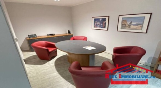 Foto Ufficio a Roma Talenti - Monte Sacro di 160 m² con 4 locali in vendita
