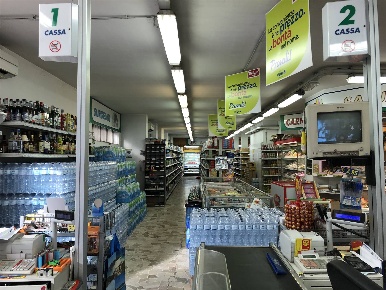 Foto Negozio a Modena Sacca - Stazione di 287 m² con 3 locali in affitto