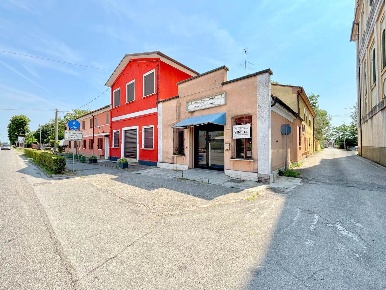 Foto Negozio a Borgo Virgilio Romanore di 85 m² con 2 locali in vendita