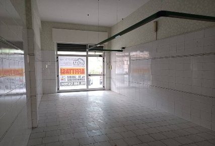 Foto Negozio a San Severino Marche Centro di 78 m² con 2 locali in vendita