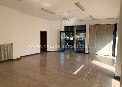 Foto Negozio in corso del popolo, Venezia Mestre di 215 m² con 1 locali
