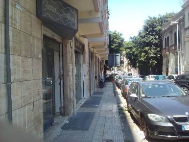 Foto Negozio in Via Protonotaro 8, Messina Tirone di 40 m² con 2 locali